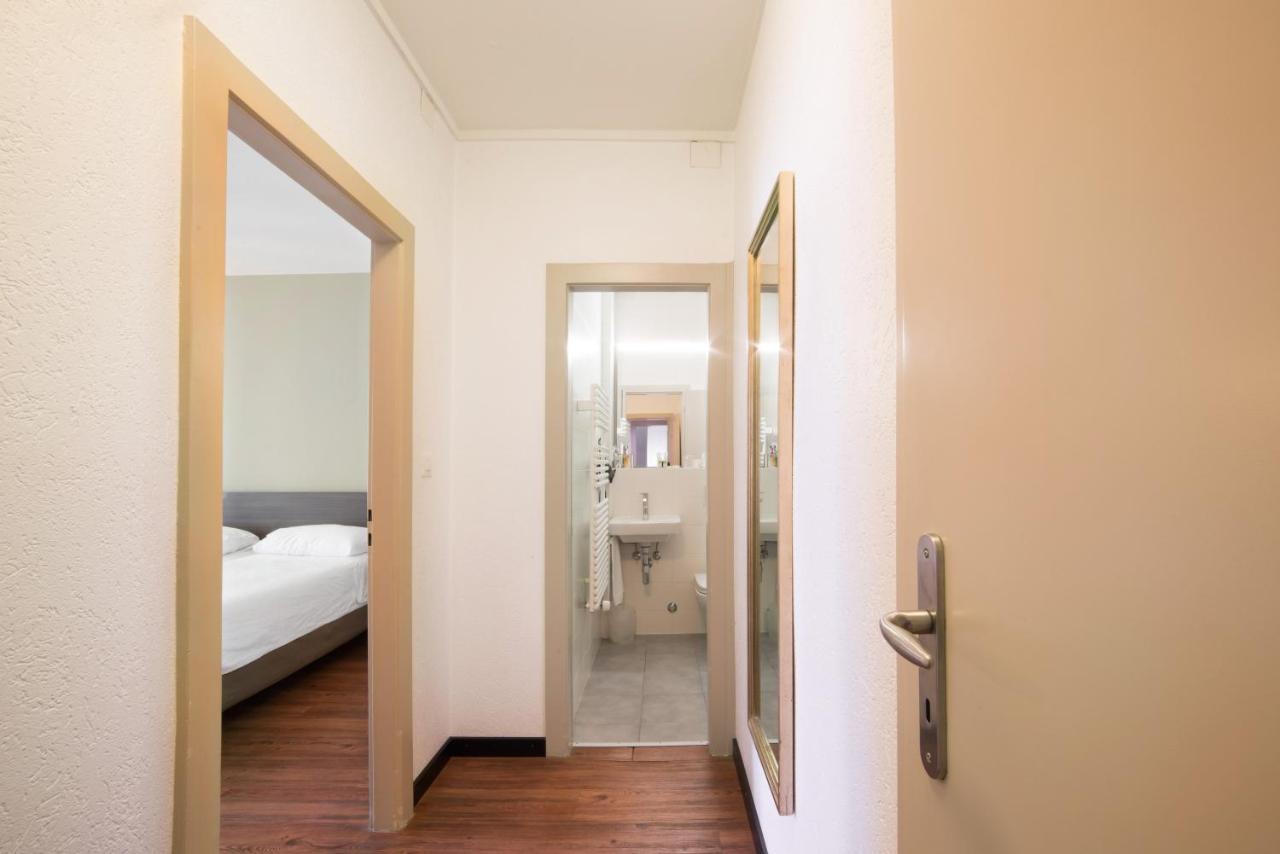 Hotel Montana Geneve Rum bild
