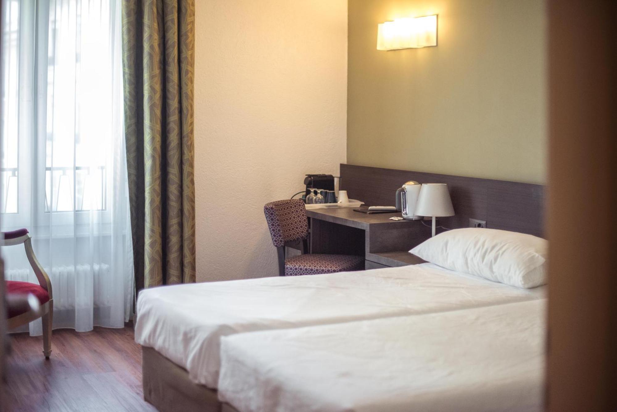 Hotel Montana Geneve Rum bild