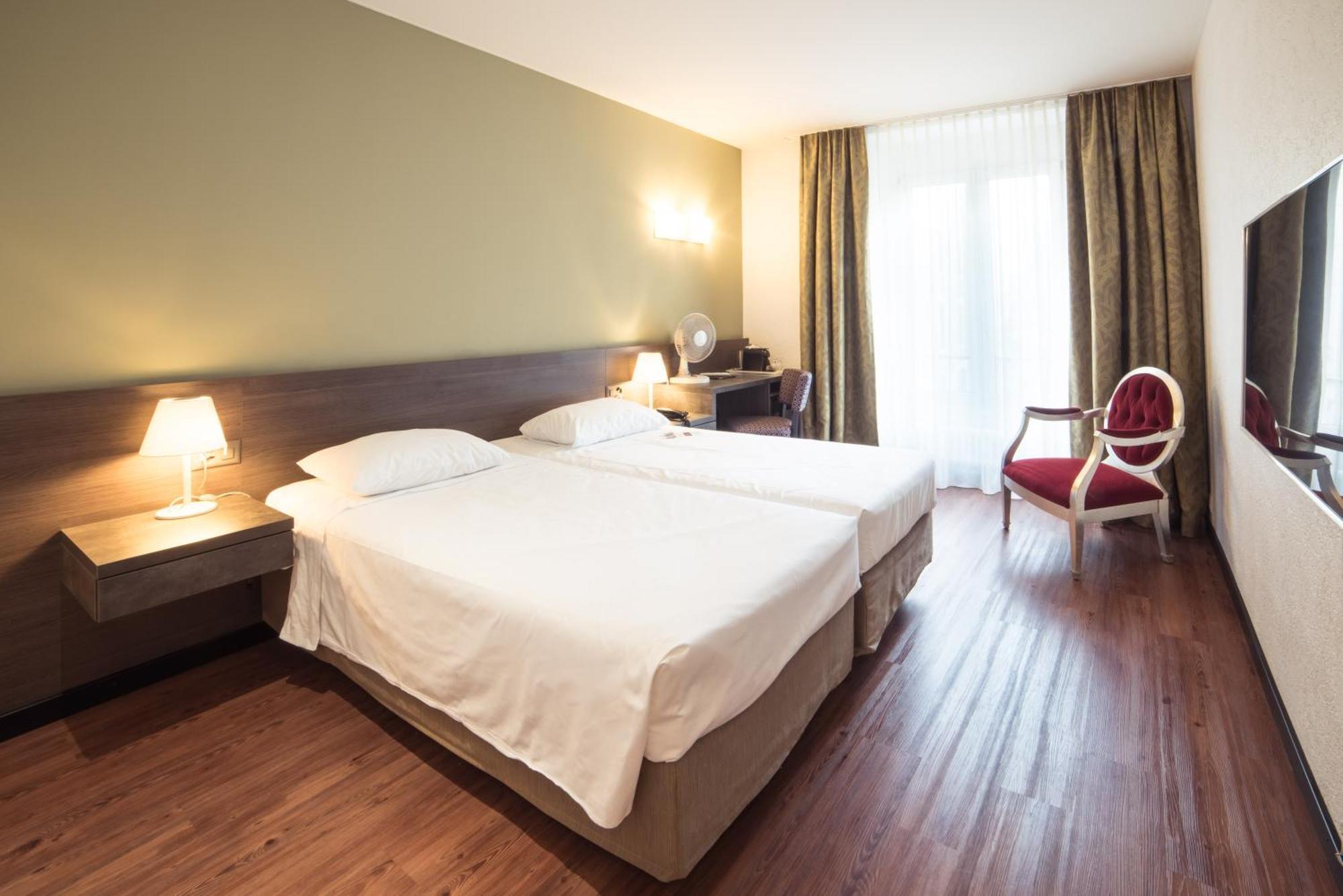 Hotel Montana Geneve Rum bild